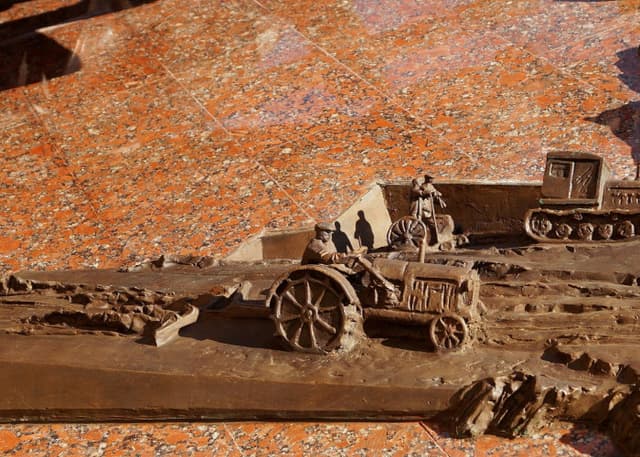 Памятник труженикам тыла. Фотография 3