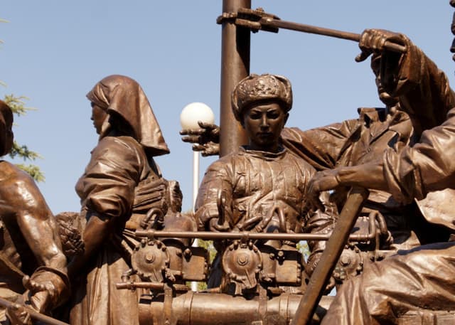 Памятник труженикам тыла. Фотография 4