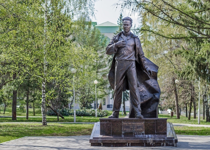 Памятник Арслану Мубарякову. Фотография 1