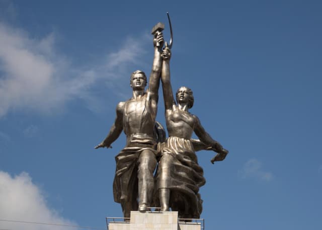 Рабочий и колхозница. Фотография 2