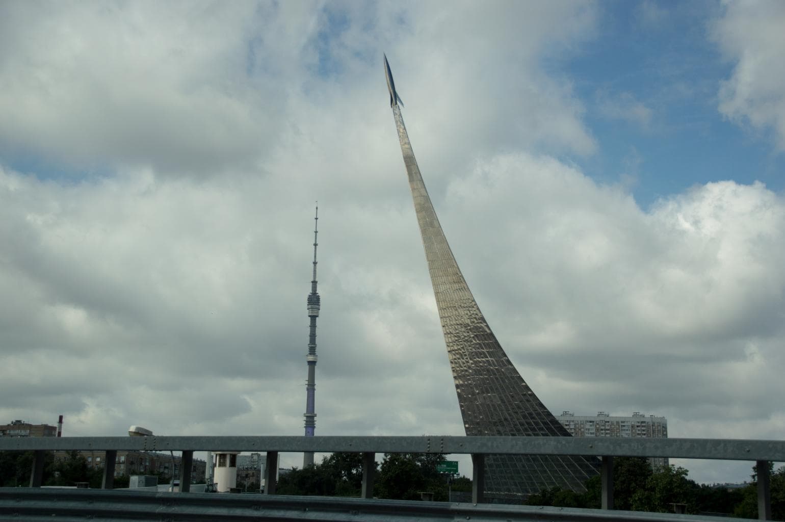 Покорителям космоса — фотография 1