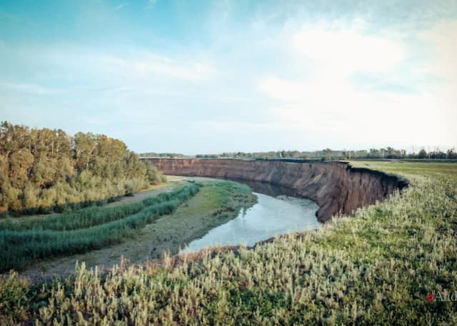 Обрыв у реки Сакмара. Фотография 8