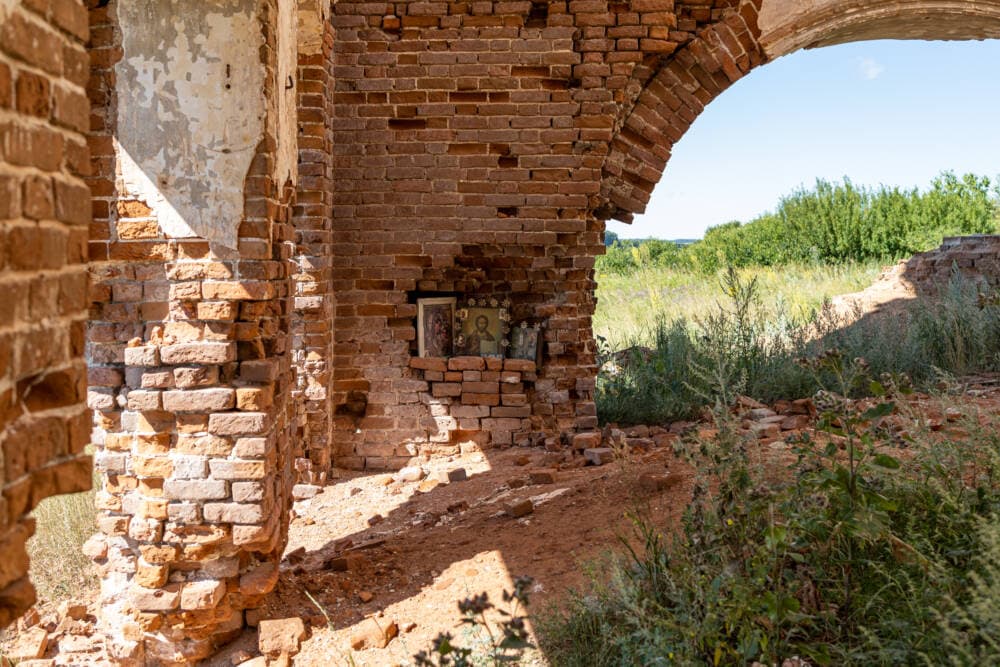 Abandoned Church of the Epiphany (Sula) — photo 3