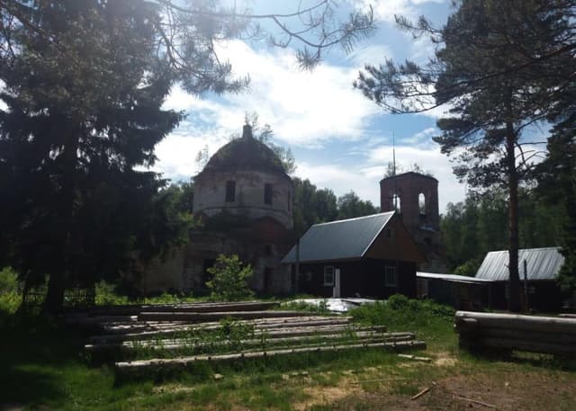 Колодец возле лесного храма. Фотография 5