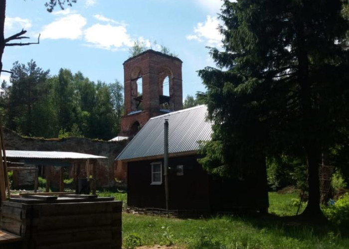 Колодец возле лесного храма. Фотография 3