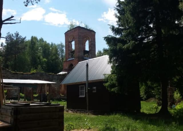 Колодец возле лесного храма. Фотография 3