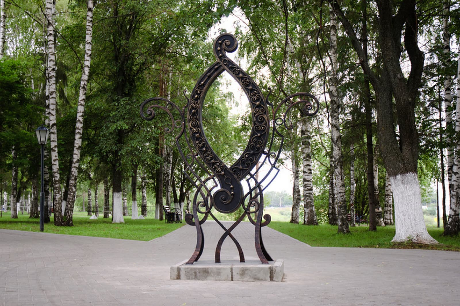 Памятник букве "О" — фотография 2