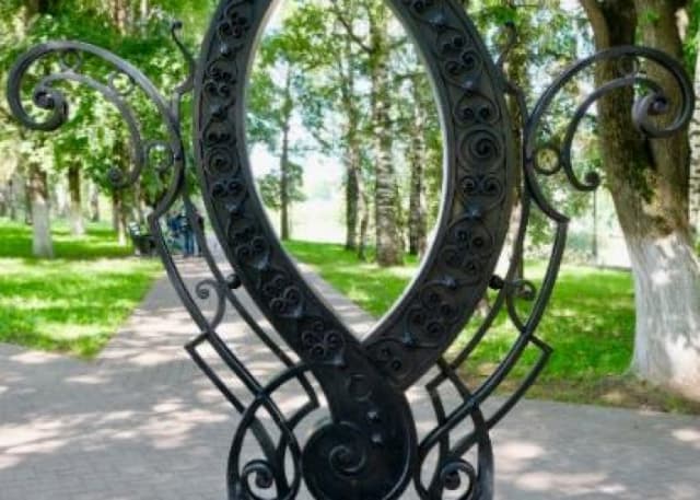 Памятник букве "О". Фотография 1