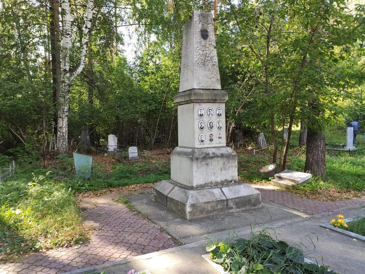 Могилы группы Дятлова (Екатеринбург) — фотография 3