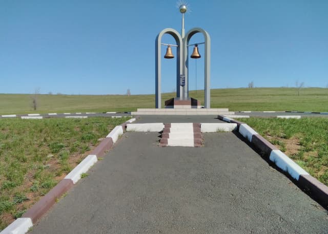 Памятный знак атомным испытаниям на Тоцком полигоне. Фотография 3