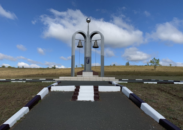 Памятный знак атомным испытаниям на Тоцком полигоне. Фотография 6