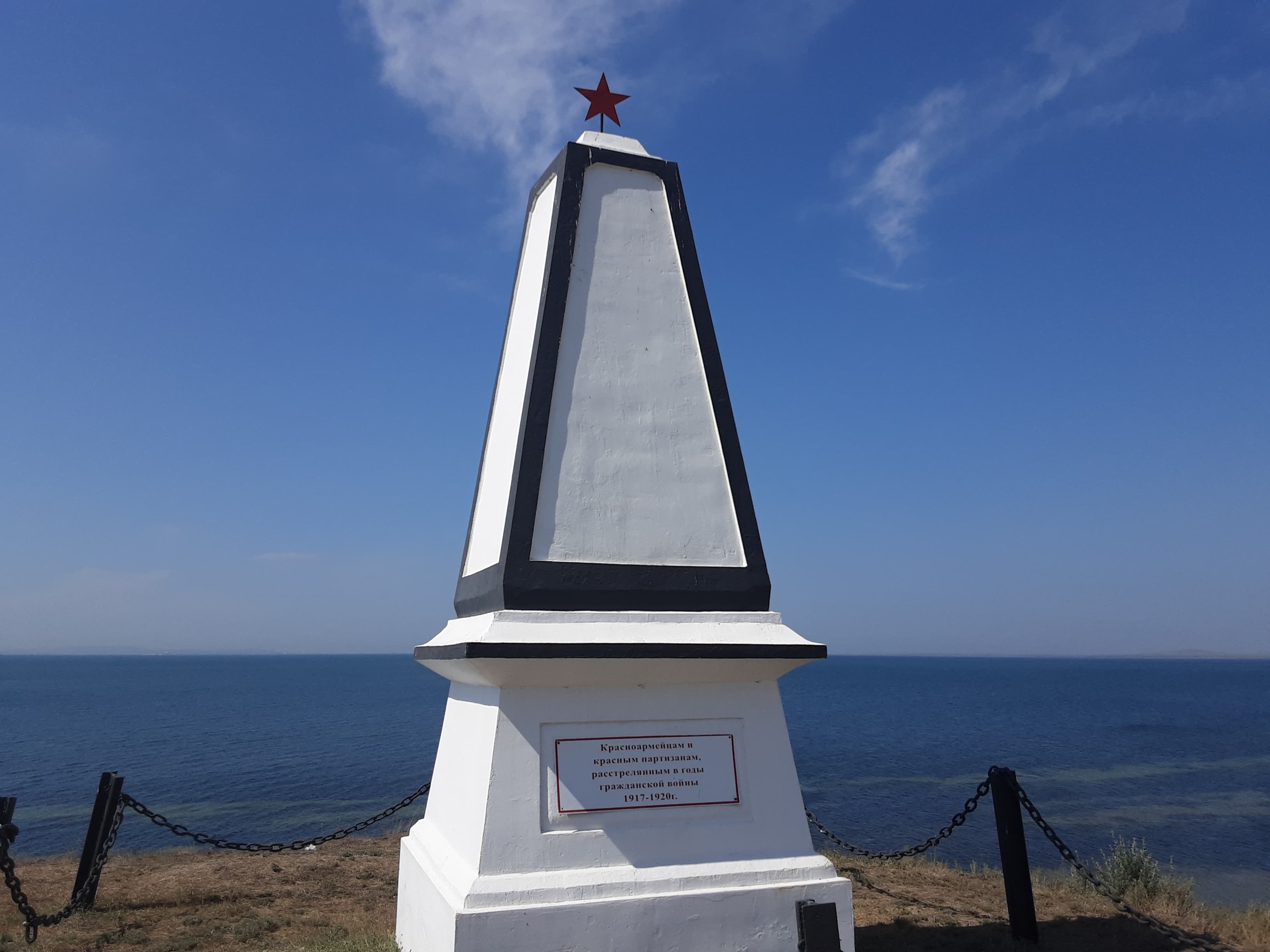 Памятник красноармейцам и красным партизанам — фотография 1