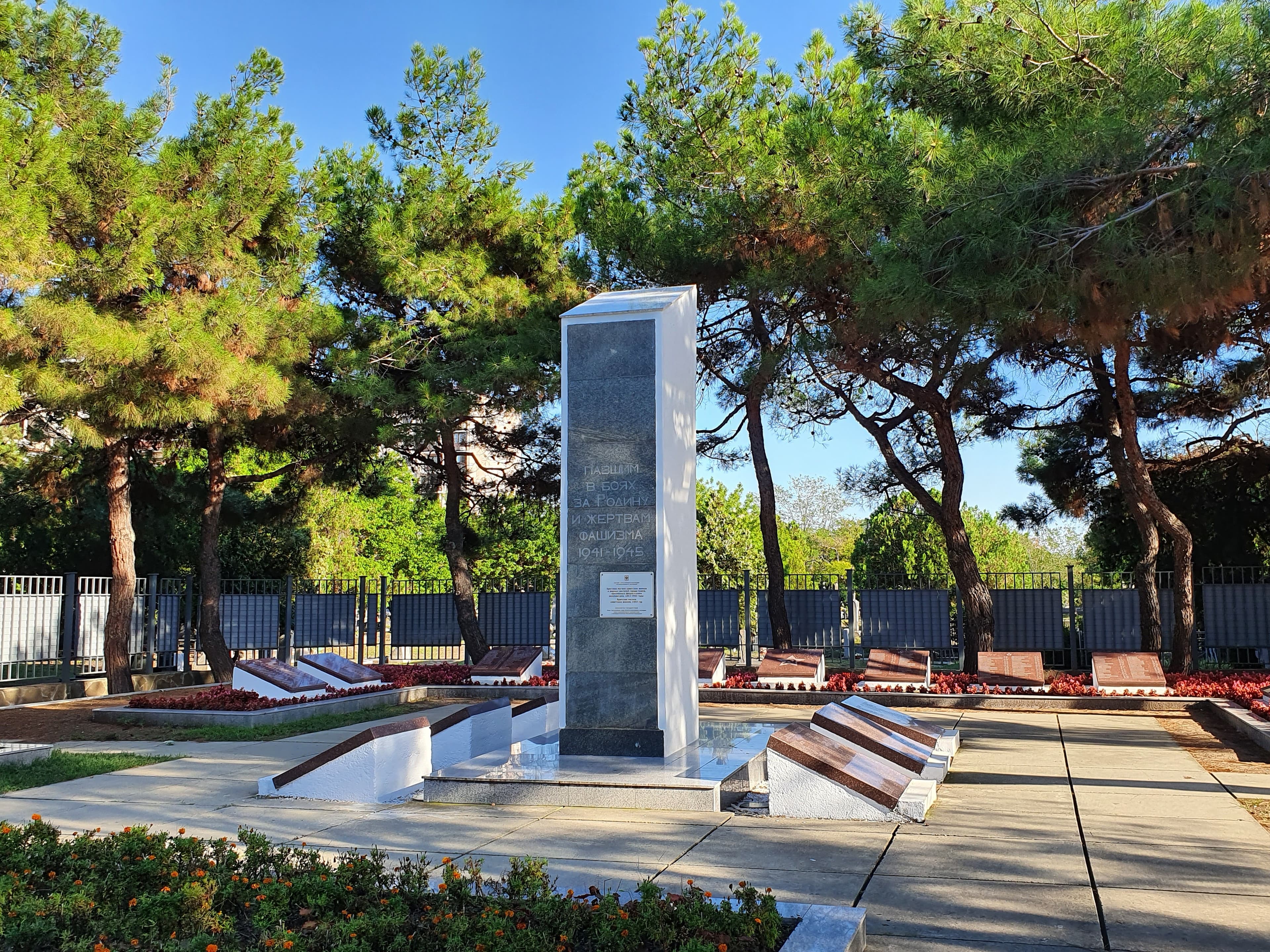 Mass grave of Soviet soldiers — photo 4