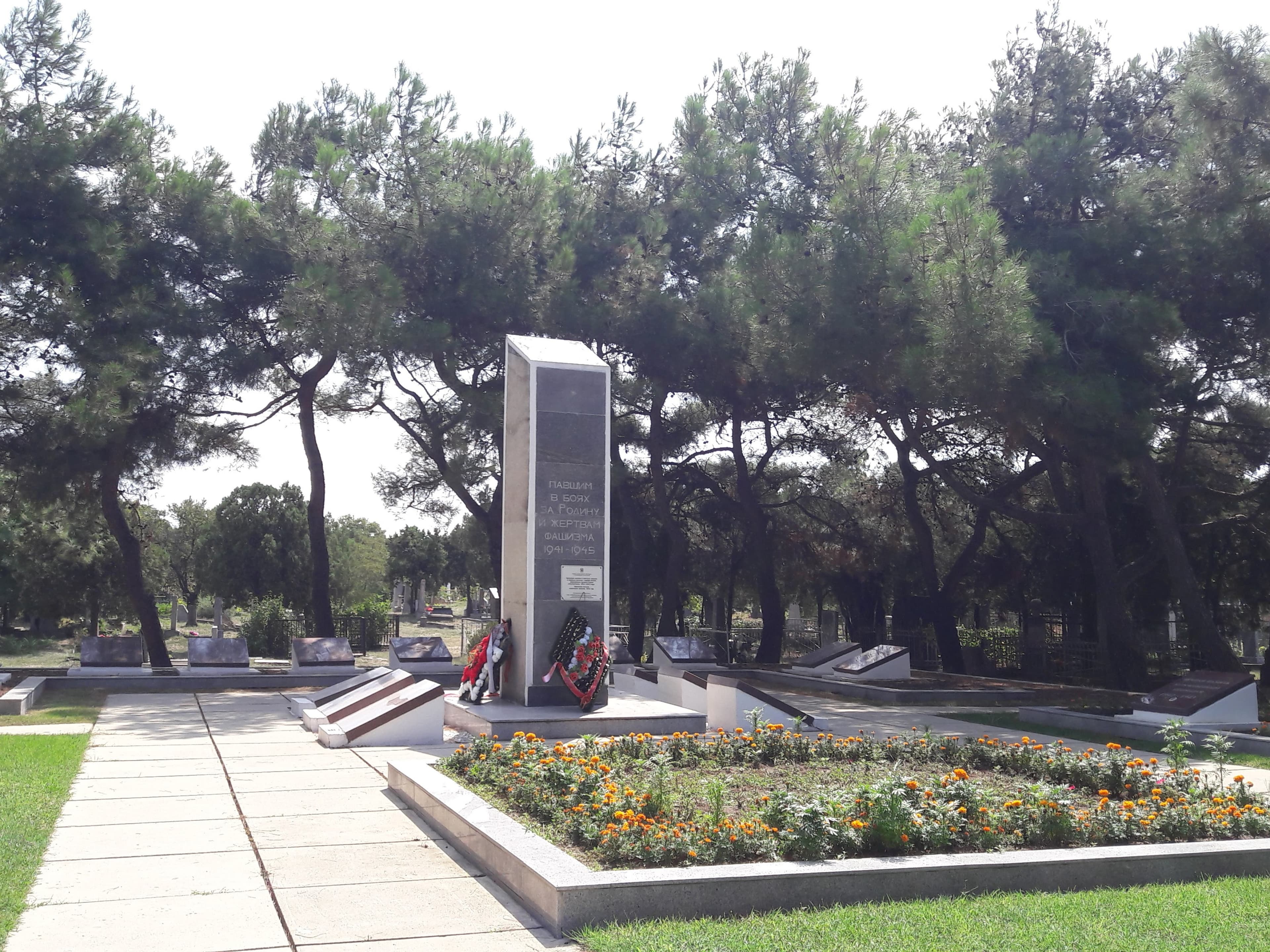Mass grave of Soviet soldiers — photo 2