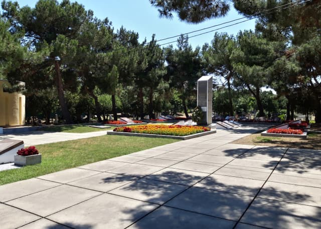 Братская могила советских войнов. Фотография 1