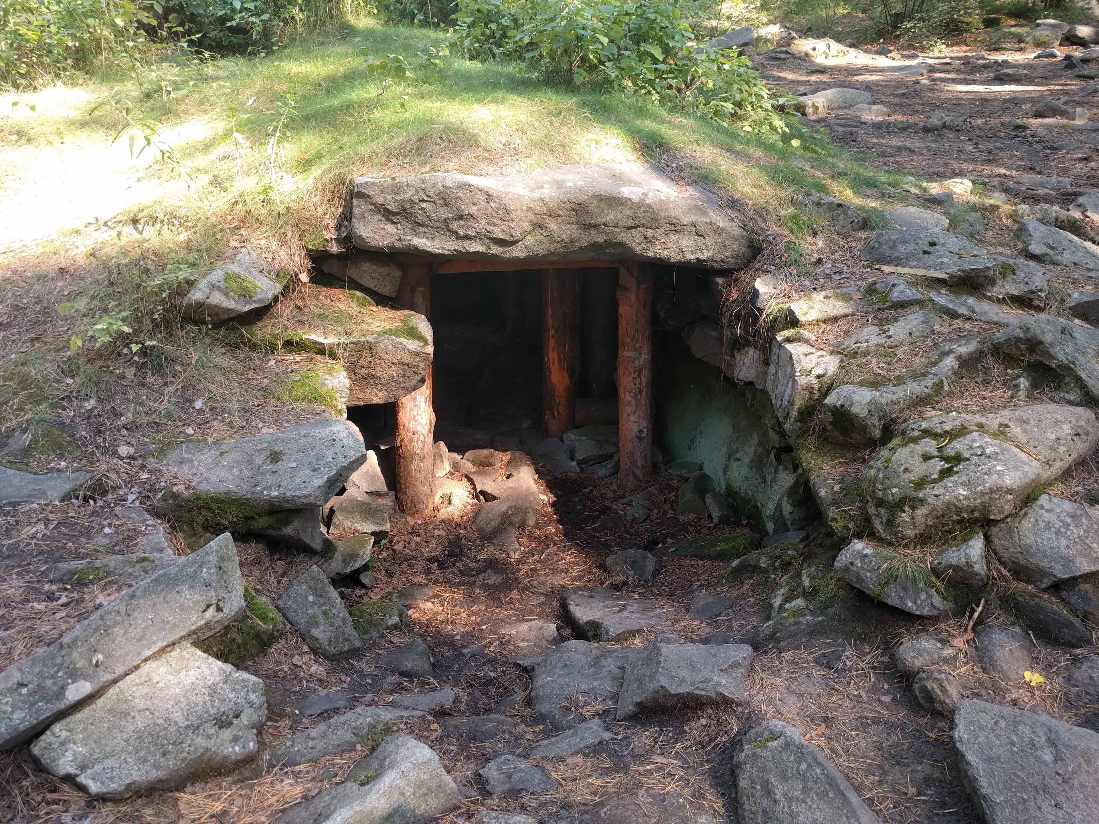 Site of an ancient man (Island of Faith) — photo 7