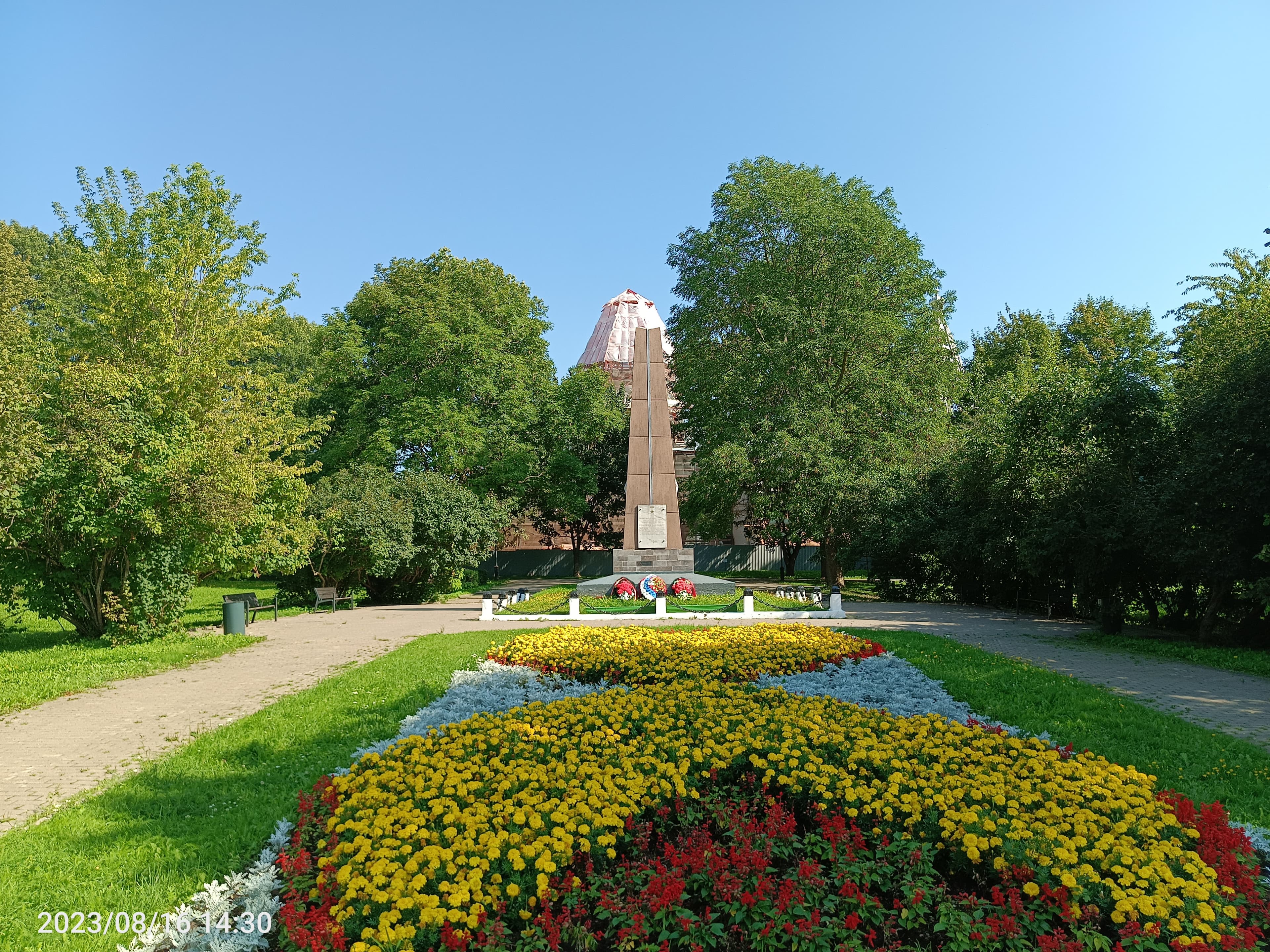 Obelisk in honor of the feat of the Three Heroes — photo 1