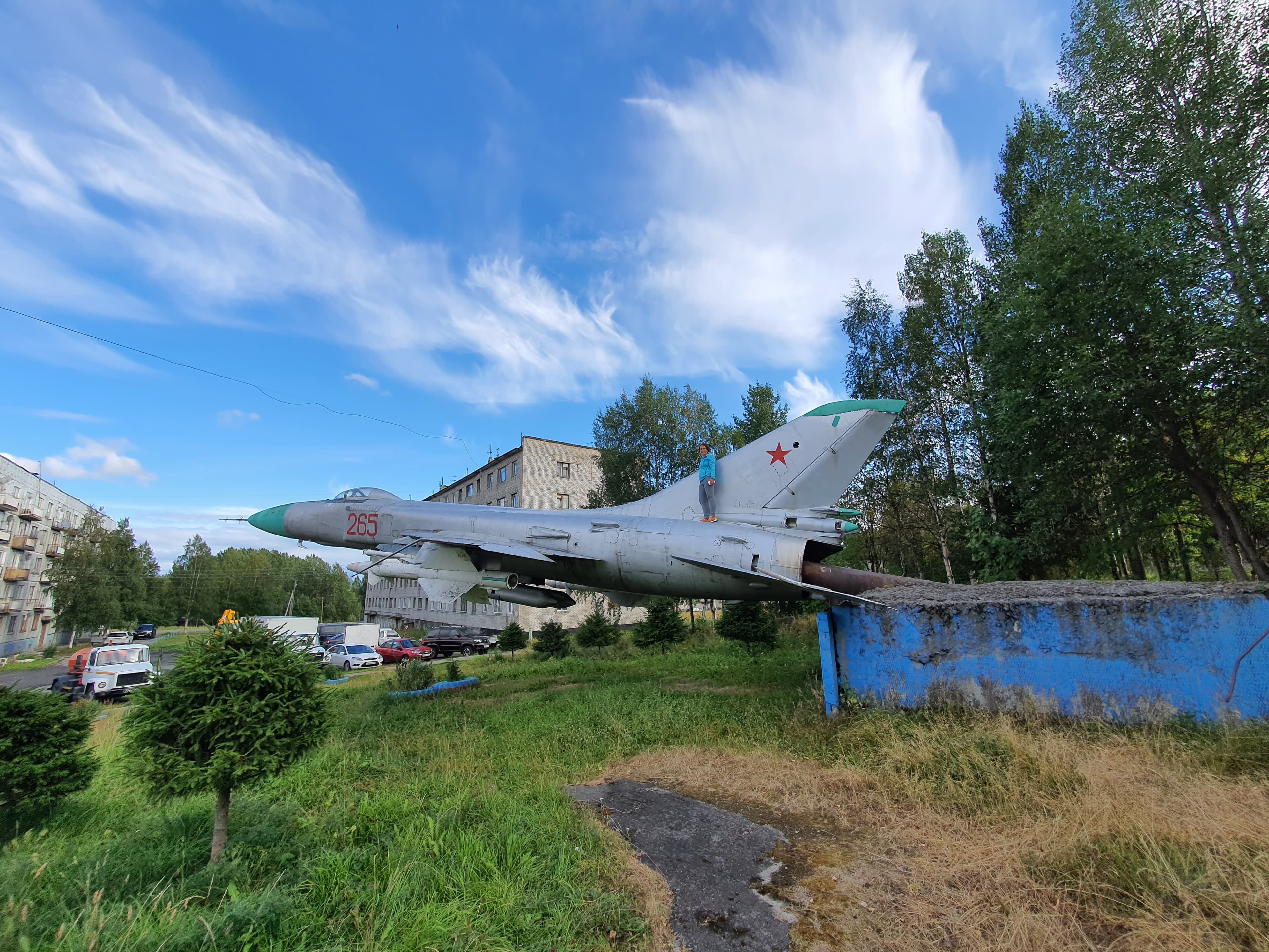 Памятник Су-15 в посёлке Сокол (Карелия) — фотография 1