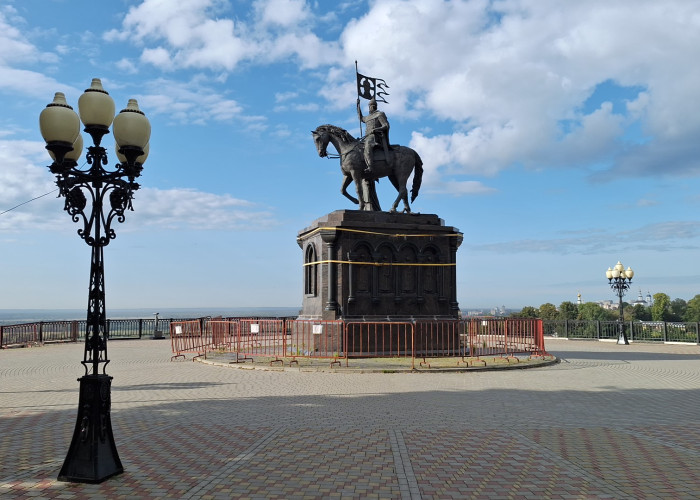 Памятник князю Владимиру и святителю Федору. Фотография 1