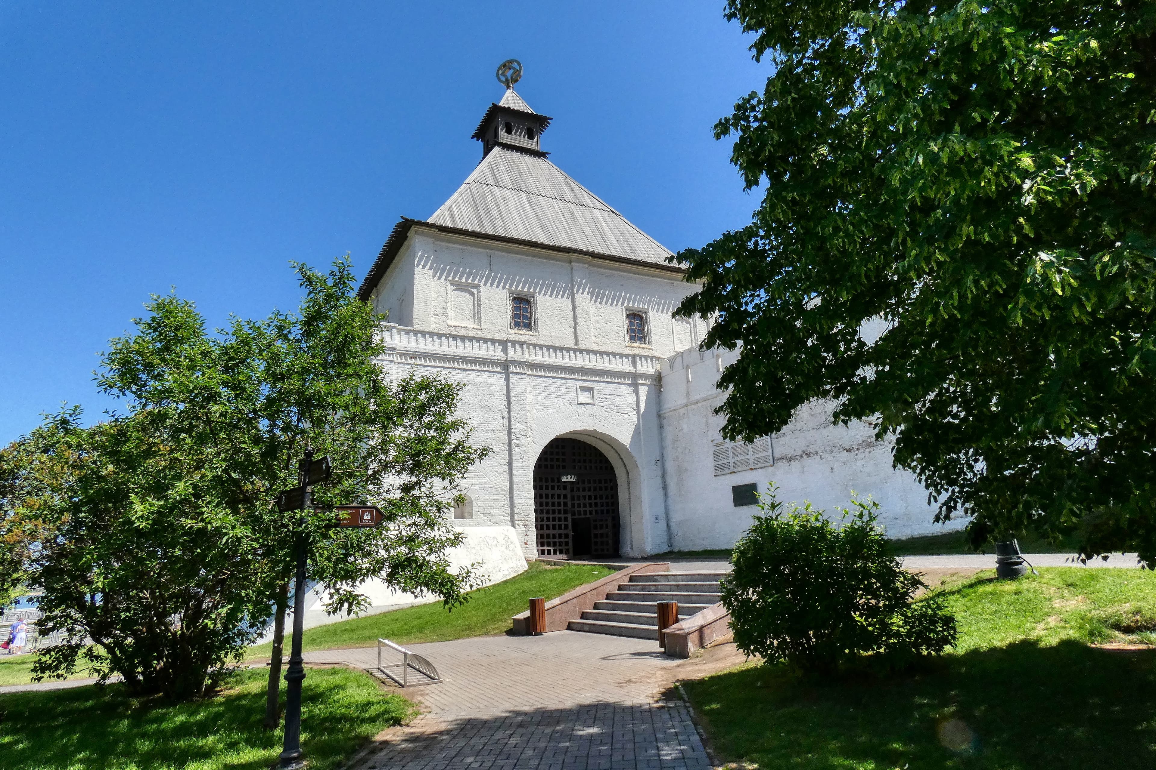 Tainitskaya tower of the Kazan Kremlin — photo 1