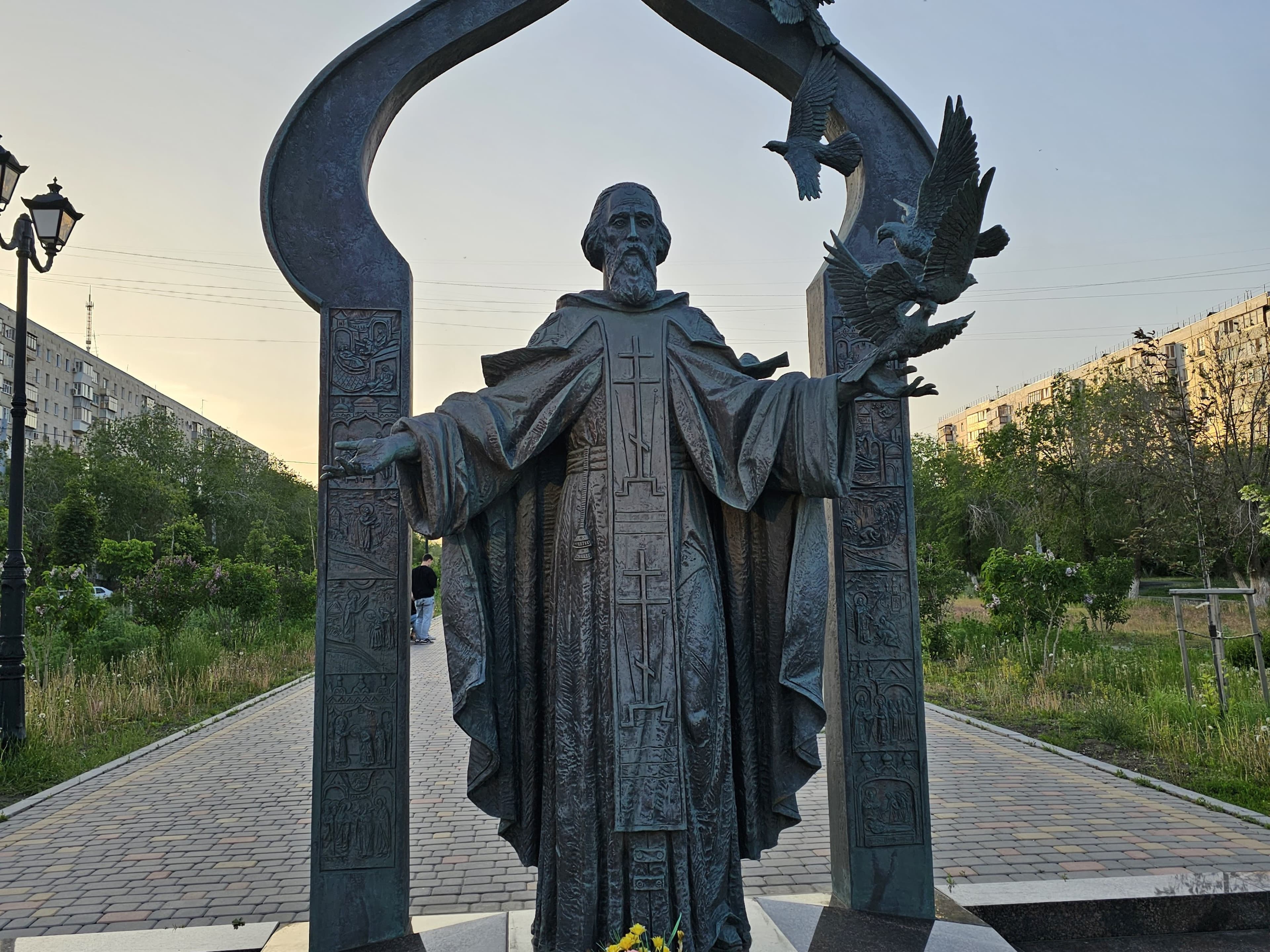 Памятник Сергию Радонежскому (Оренбург) — фотография 1