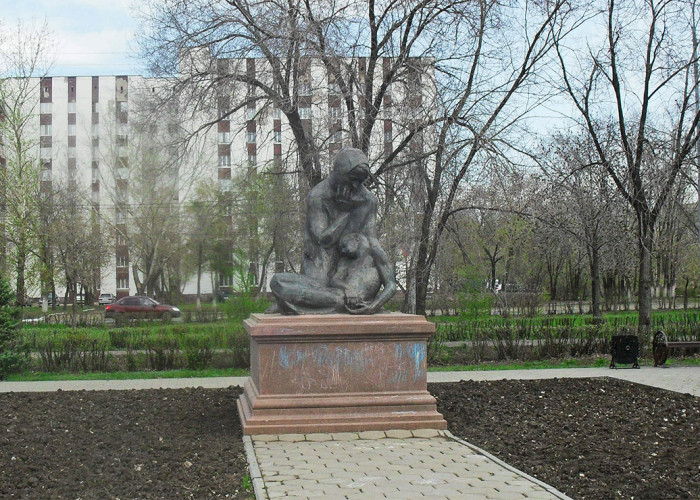 Памятник «Скорбящая Мать» (Оренбург). Фотография 1