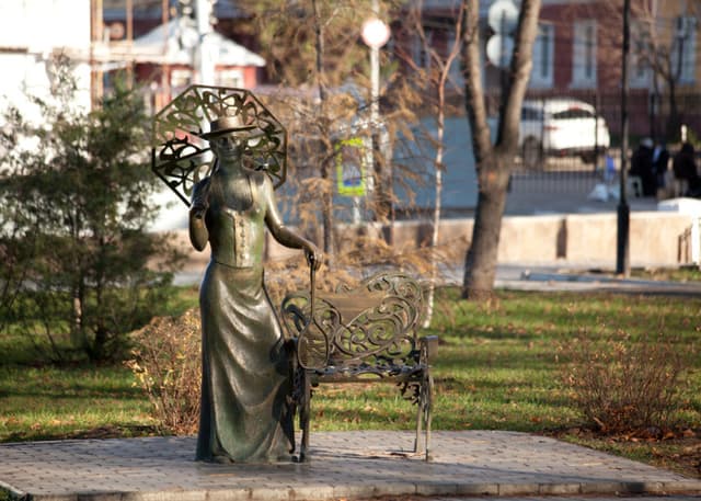 Дама с ракеткой (Самара). Фотография 2