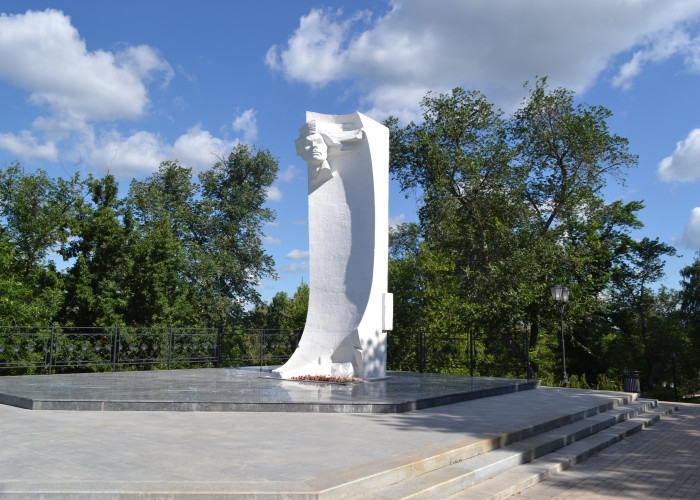 Памятник Максиму Горькому (Струковский сад). Фотография 1