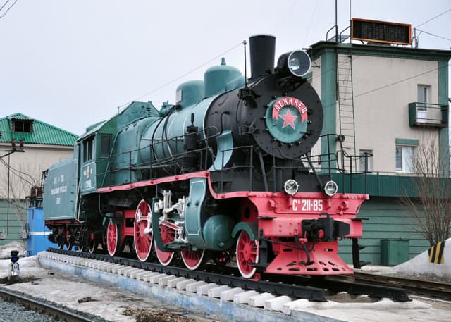 Паровоз-памятник Су-211-85 "Ленинец". Фотография 3