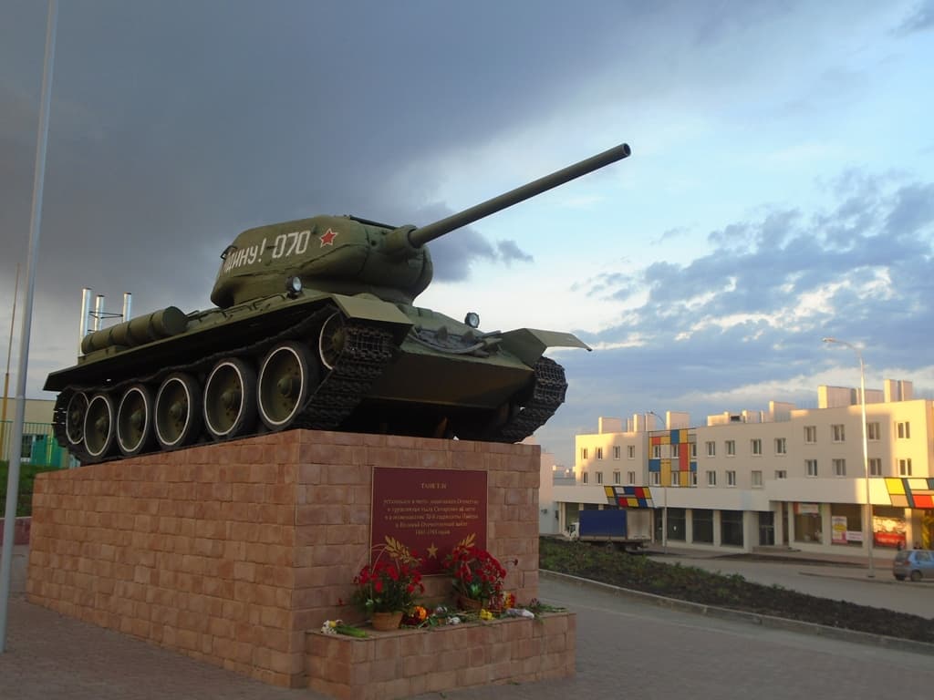 Памятник танку Т-34-85 (Самара) — фотография 1