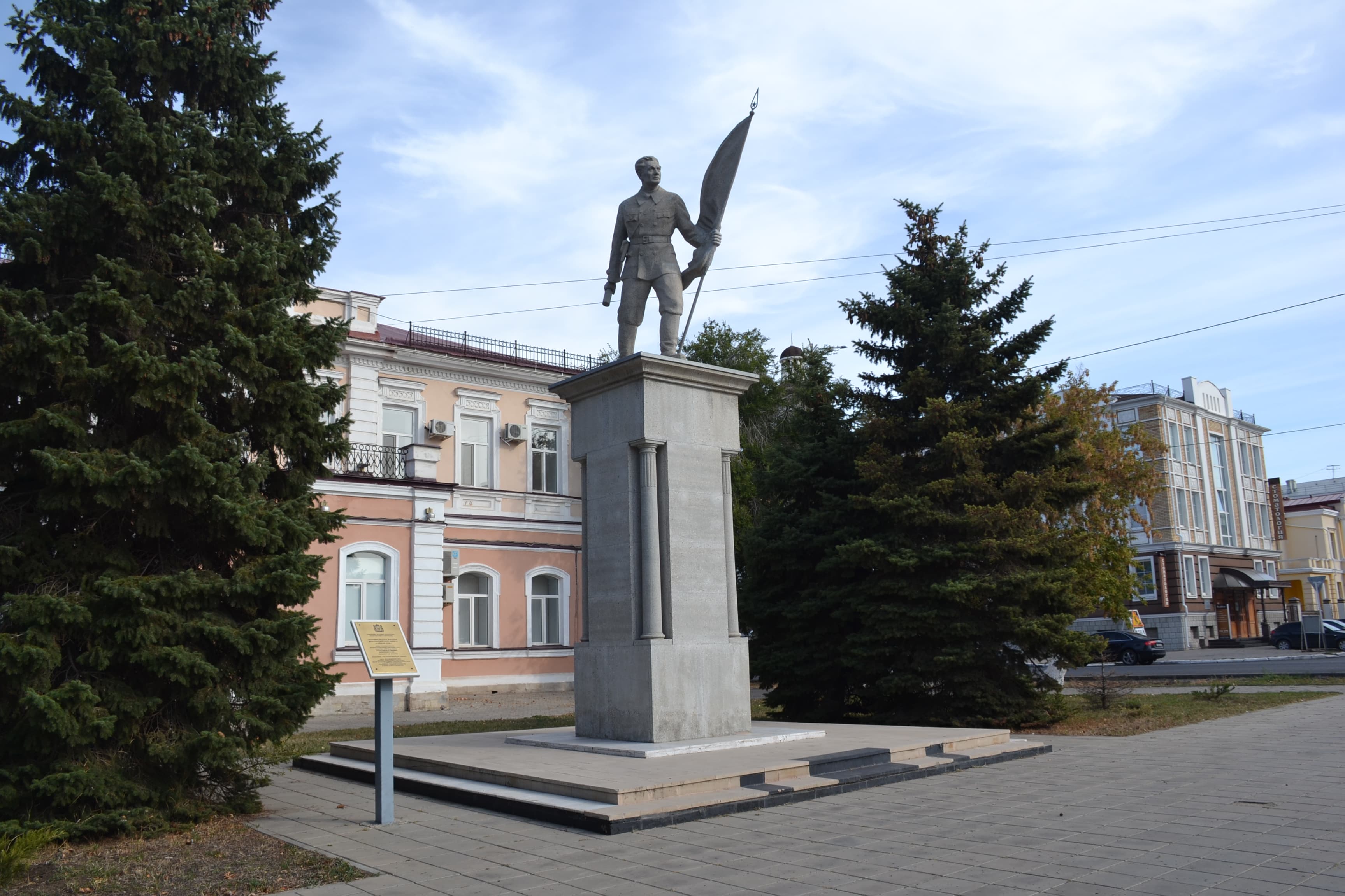 Памятник жертвам белогвардейского набега (Оренбург) — фотография 1
