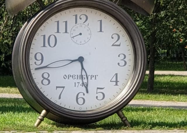 Арт-объект "Будильник" (Оренбург). Фотография 1