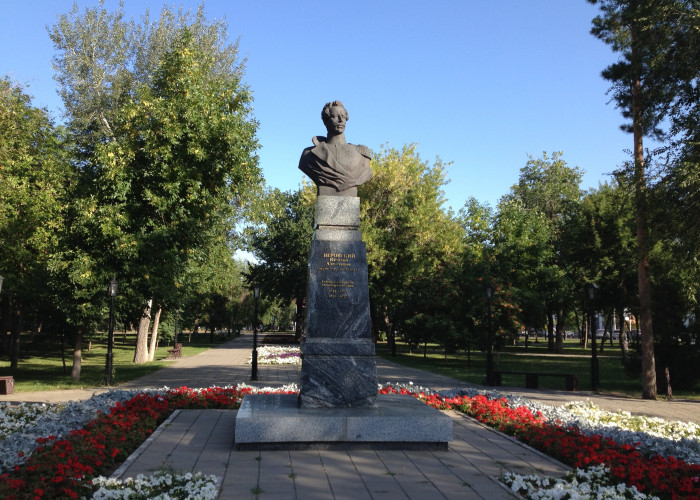 Бюст Оренбургского губернатора Перовского. Фотография 1