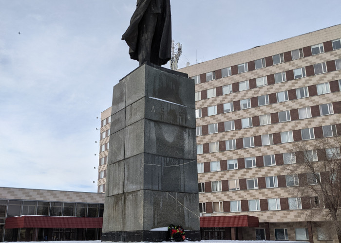 Памятник В.Ленину (Дом Советов, Оренбург). Фотография 3