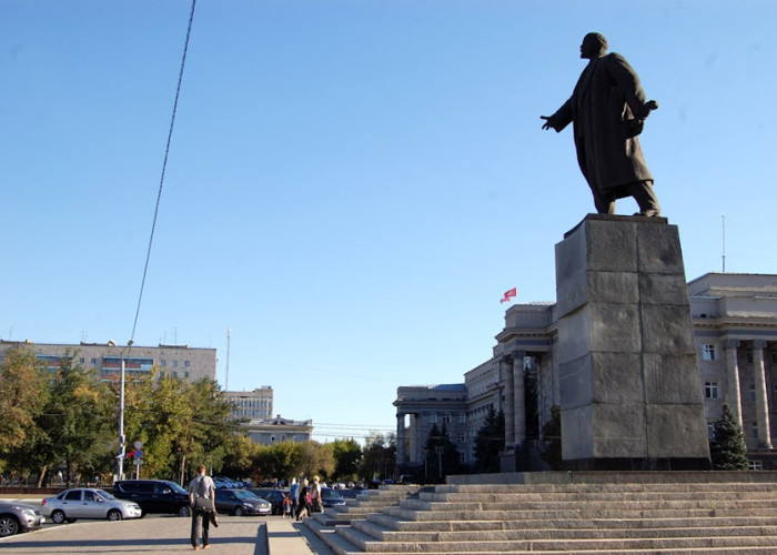 Памятник В.Ленину (Дом Советов, Оренбург). Фотография 1