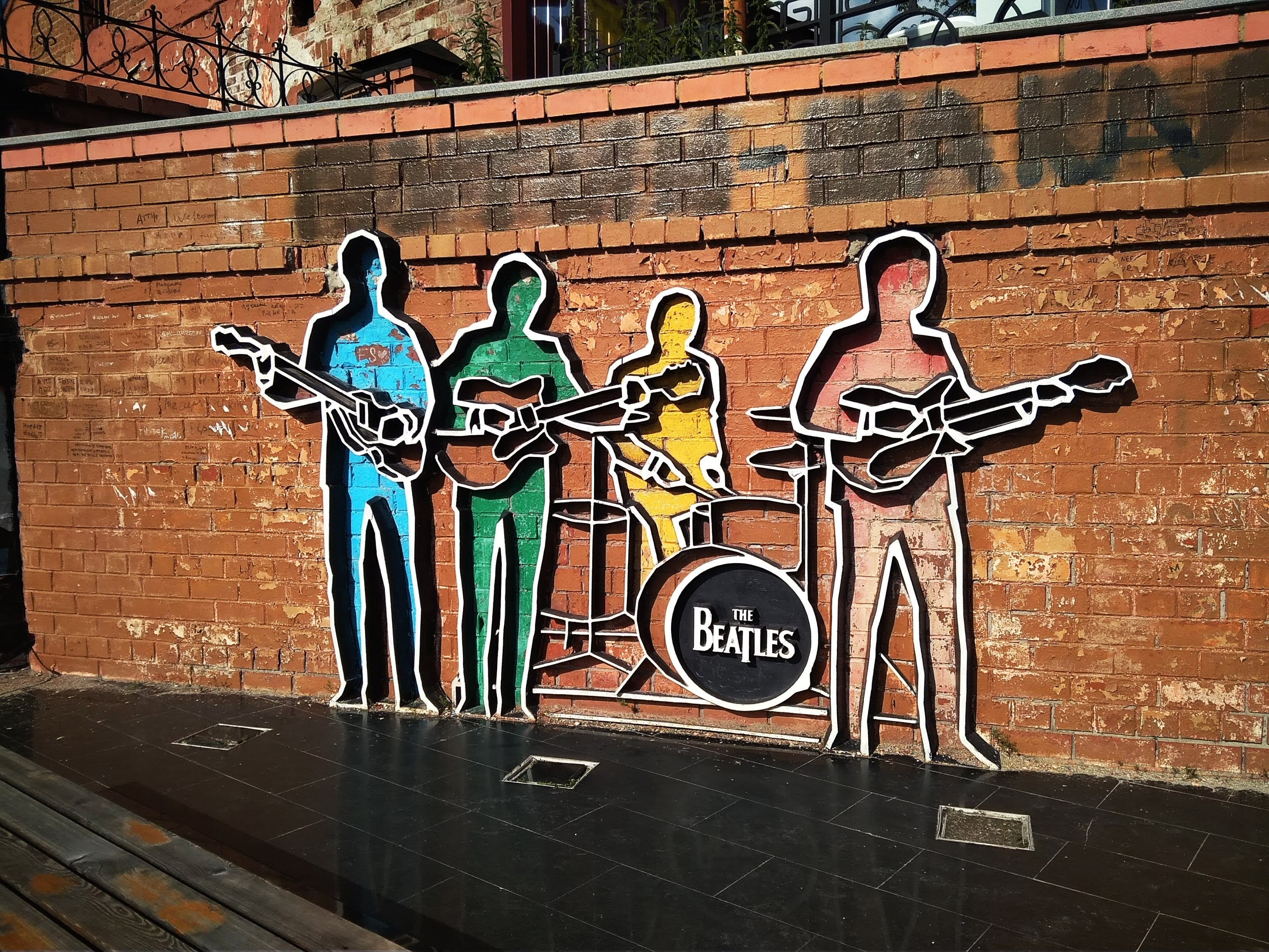 Памятник группе «The Beatles» (Екатеринбург) — фотография 1