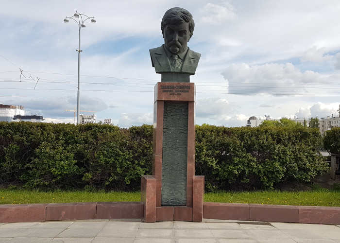 Памятник Д. Н. Мамину-Сибиряку. Фотография 1