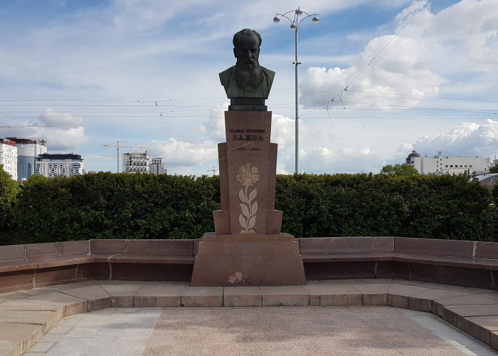 Памятник П. П. Бажову. Фотография 1