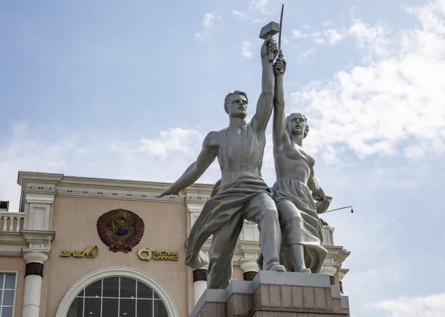 Рабочий и колхозница (Верхняя Пышма). Фотография 1