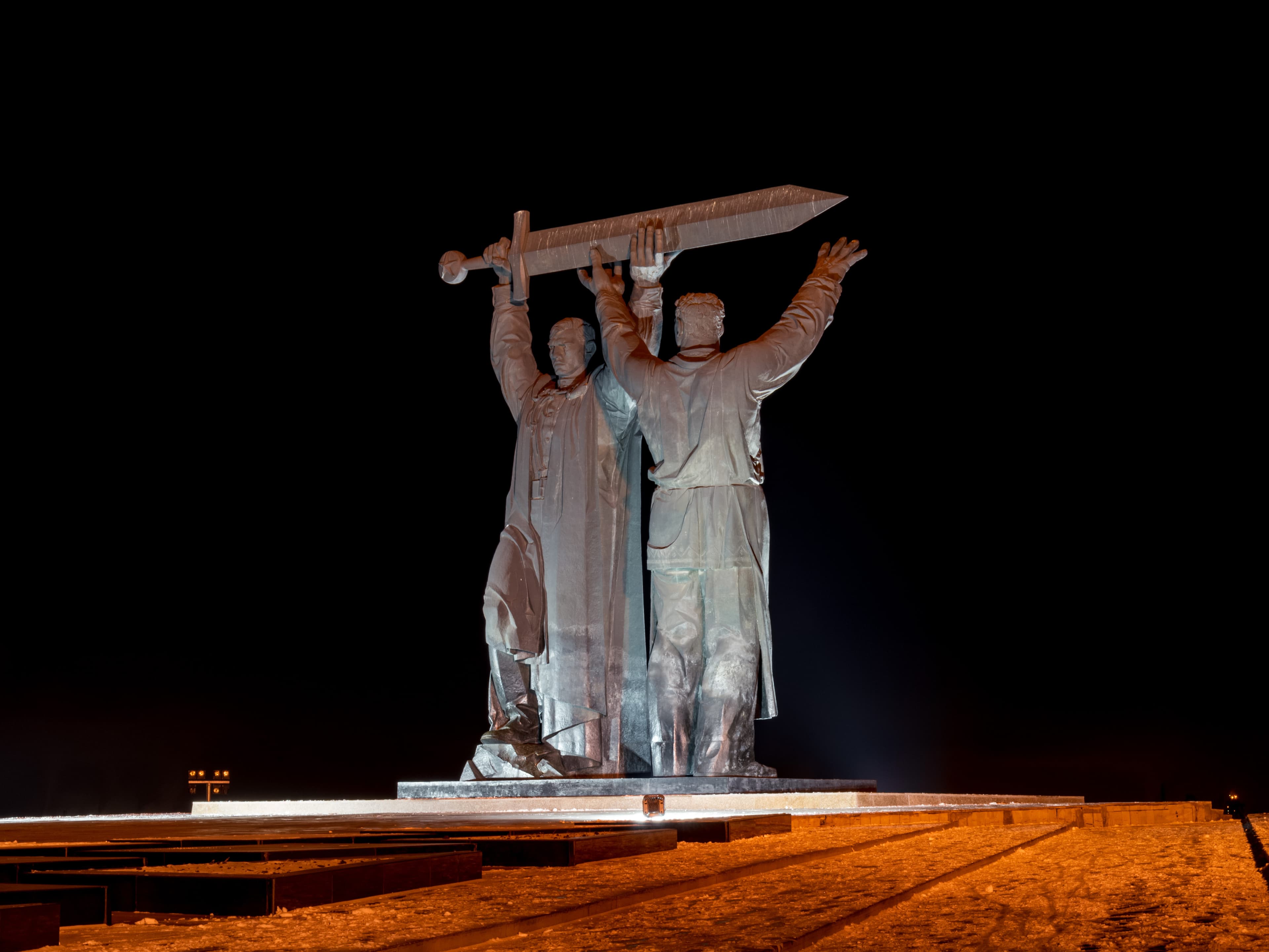 Тыл - фронту (Магнитогорск) — фотография 1