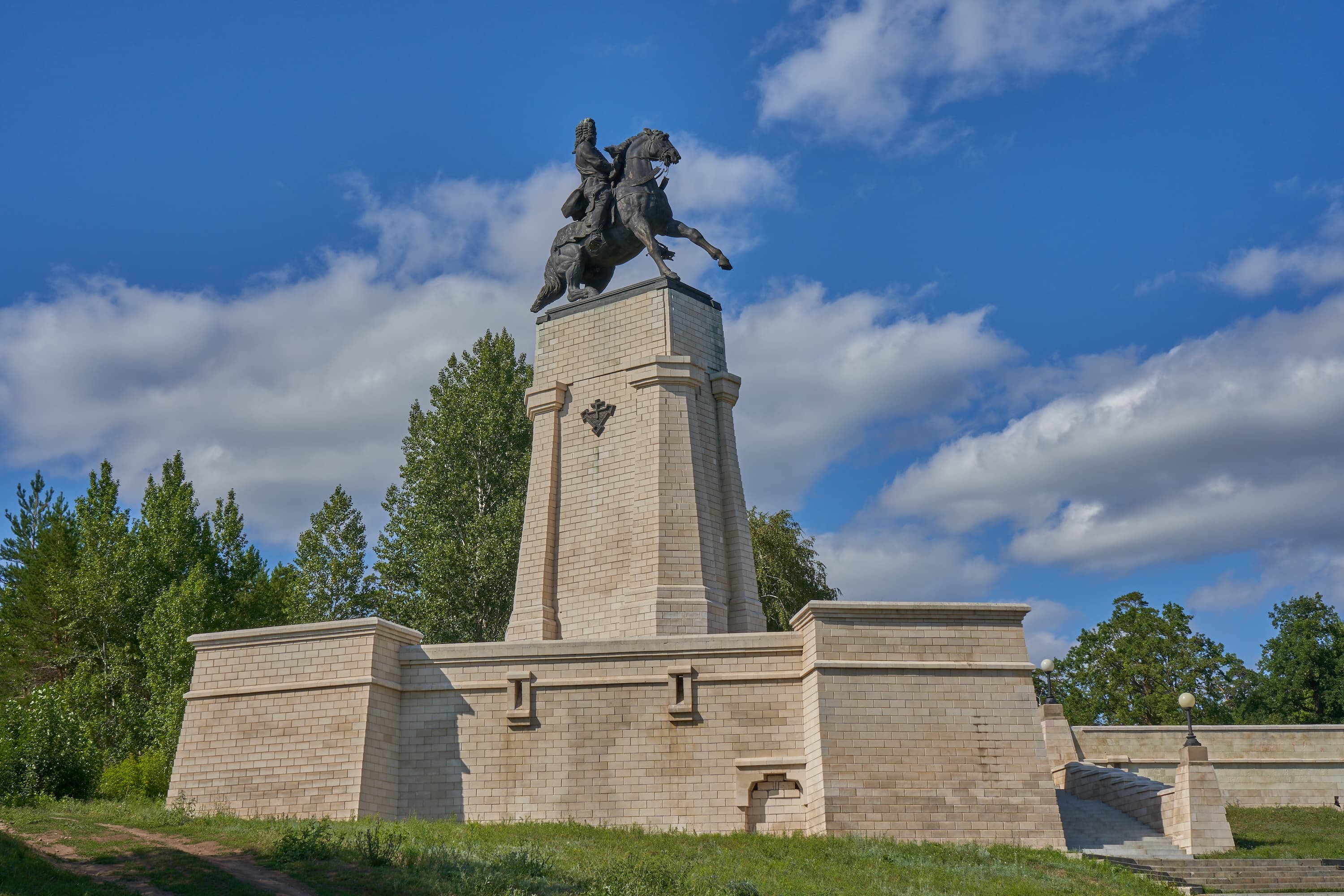 Памятник Татищеву — фотография 1
