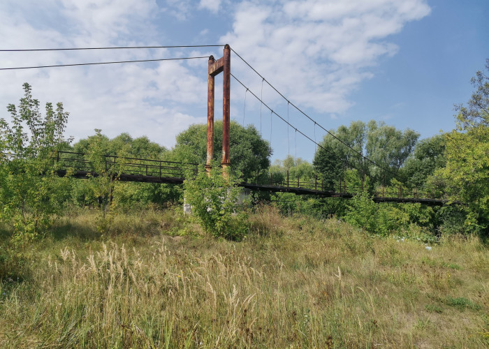 Старый подвесной мост через речку Свияга. Фотография 2