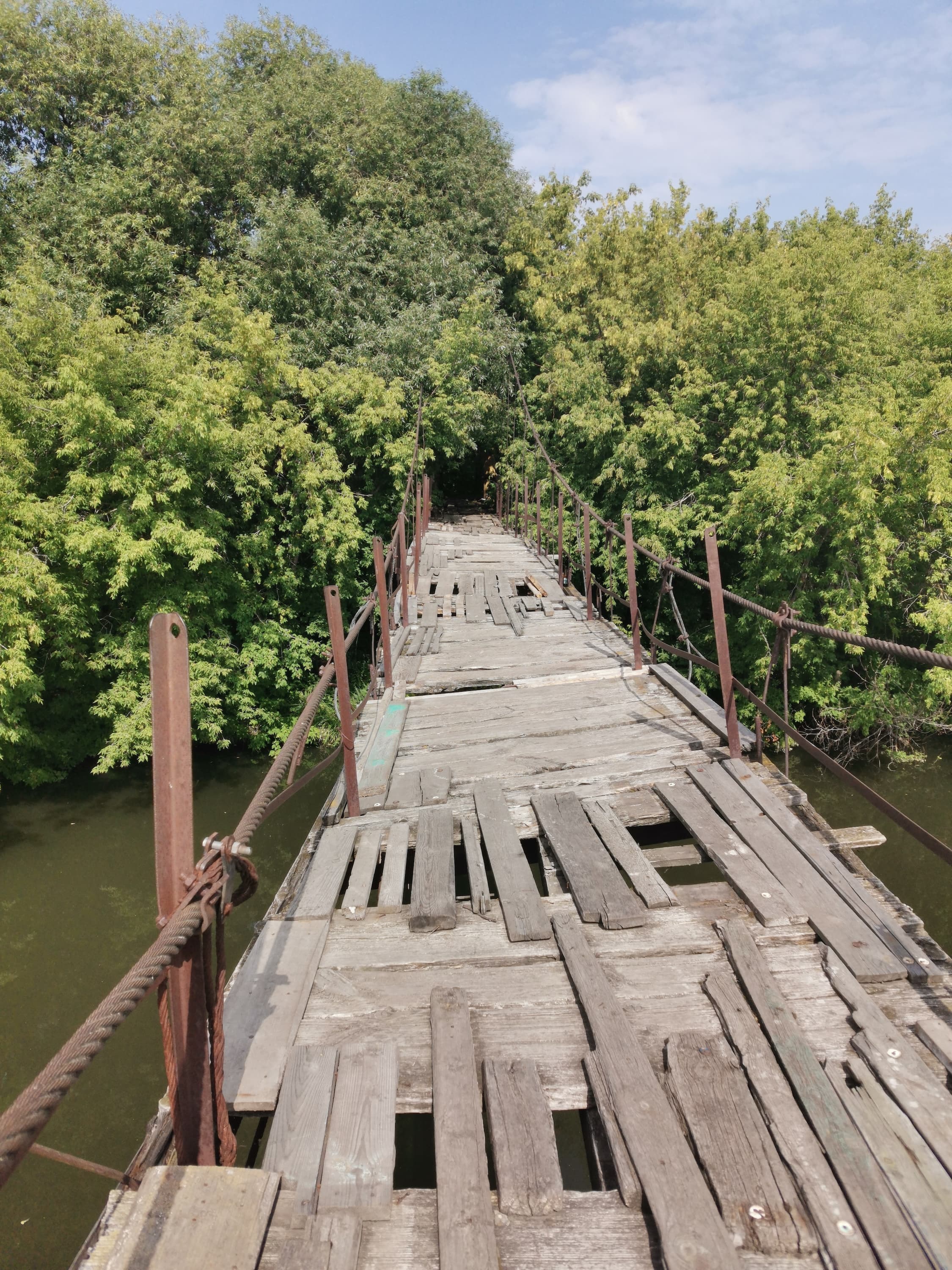 Old suspension bridge over the Sviyaga river — photo 1