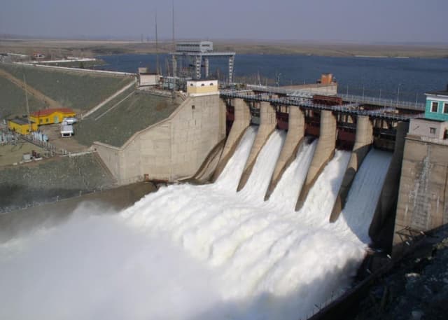 Ириклинская ГЭС. Фотография 1