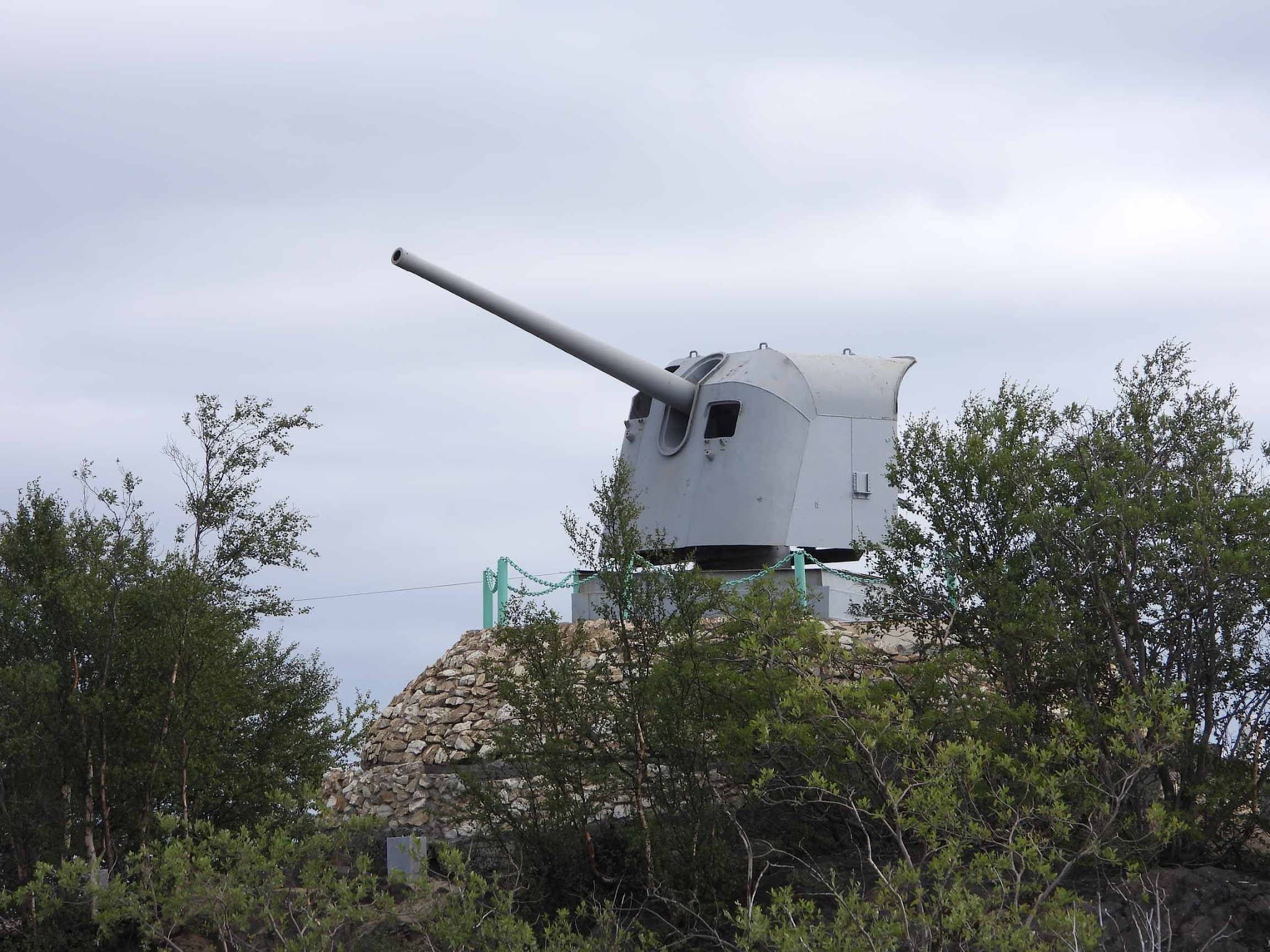Ship's cannon monument (Zapolyarny) — photo 2