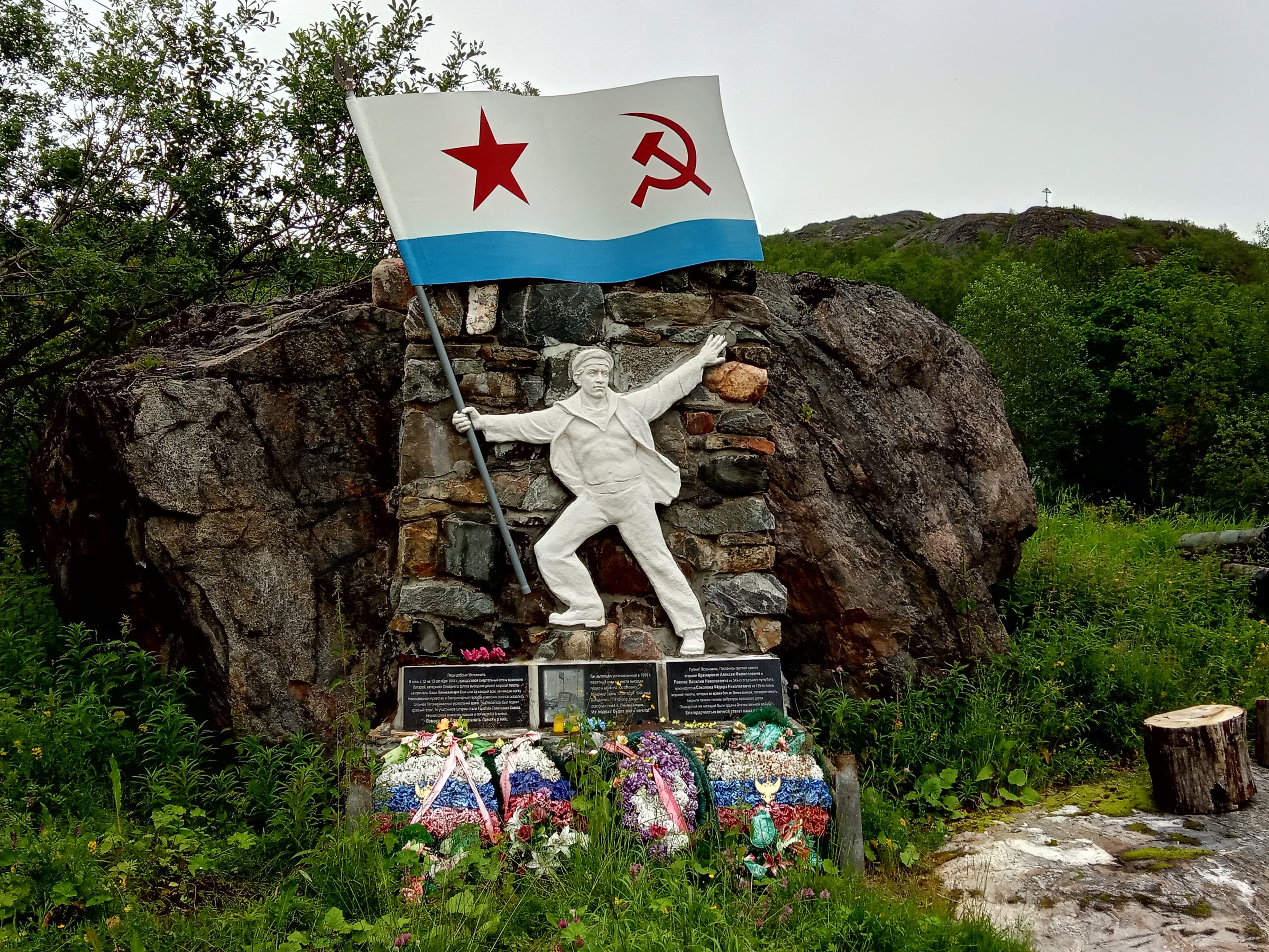 Памятник десанту в Лиинахамари — фотография 3