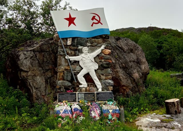 Памятник десанту в Лиинахамари. Фотография 3