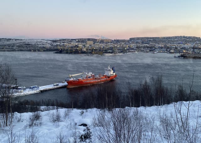 Памятник защитникам Мурманска. Фотография 3