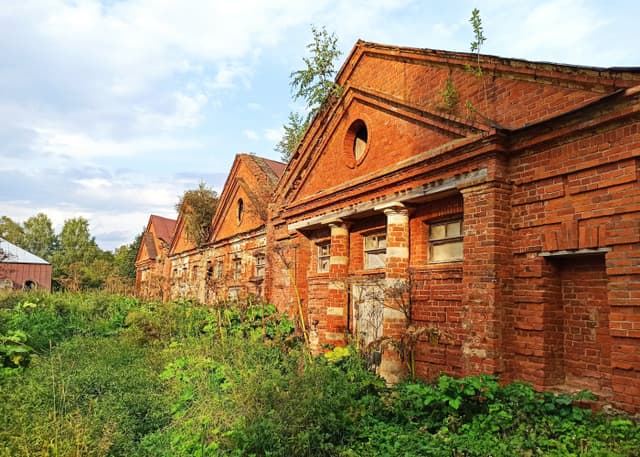 Конюшни усадьбы Волышево (Псковский конезавод). Фотография 1