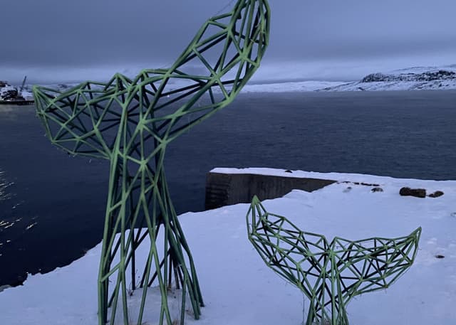 Арт объект Китовые хвосты. Фотография 1